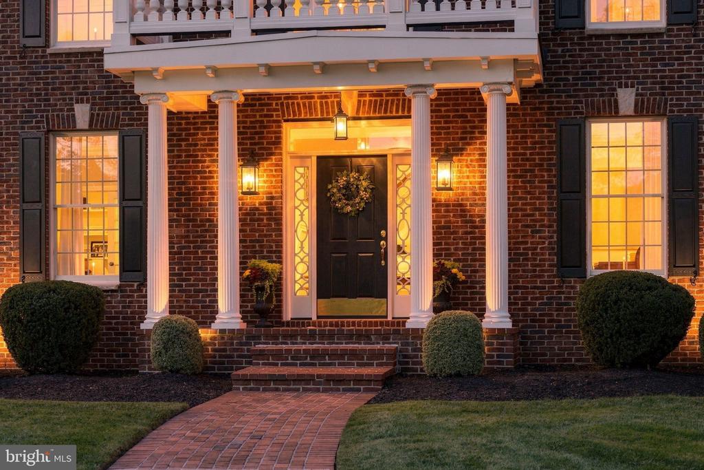 7 HAYFIELD COURT