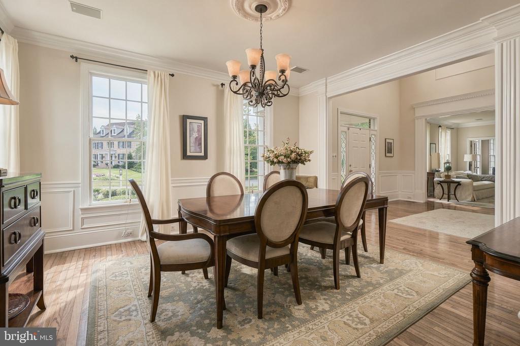 7 HAYFIELD COURT