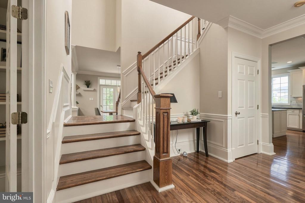 7 HAYFIELD COURT