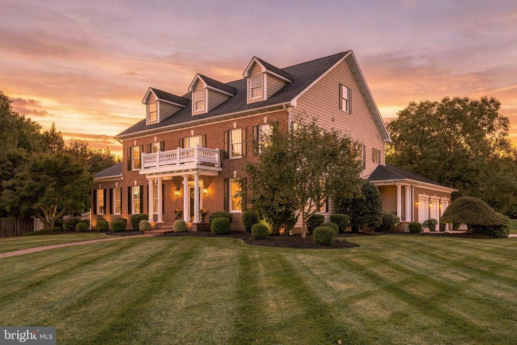 7 HAYFIELD COURT