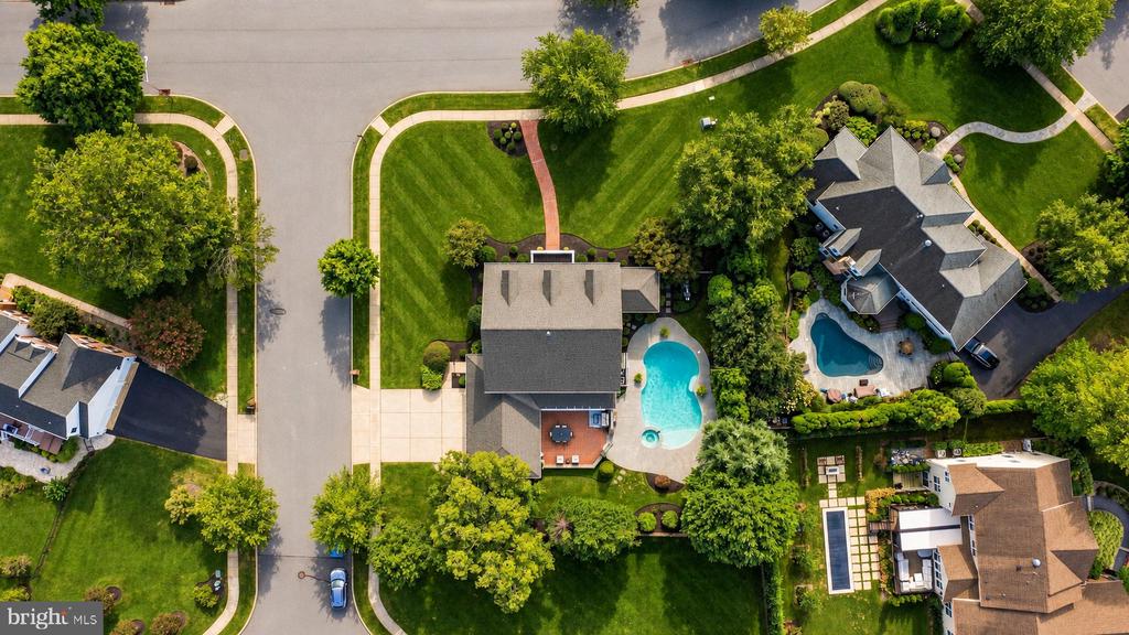 7 HAYFIELD COURT