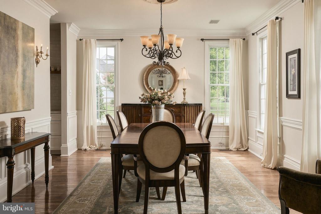 7 HAYFIELD COURT