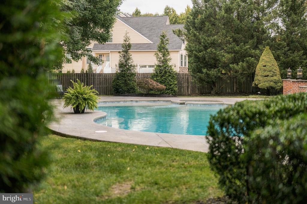 7 HAYFIELD COURT