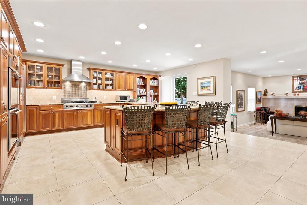 401 COUNTRY CLUB DRIVE