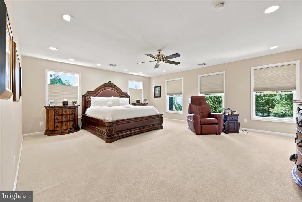 401 COUNTRY CLUB DRIVE