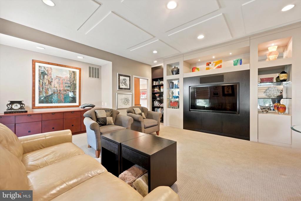 401 COUNTRY CLUB DRIVE