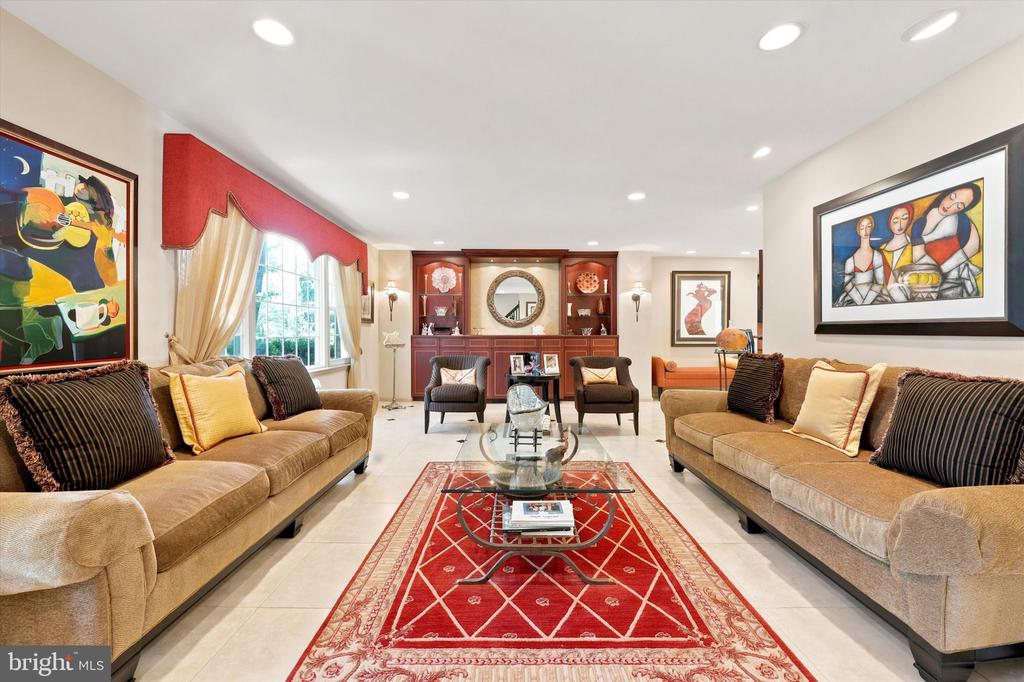 401 COUNTRY CLUB DRIVE