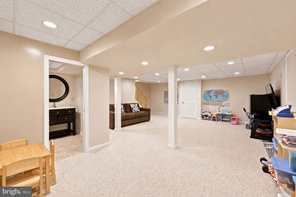 401 COUNTRY CLUB DRIVE