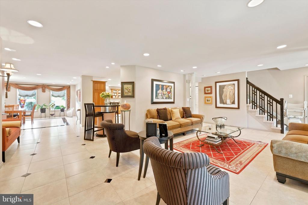 401 COUNTRY CLUB DRIVE
