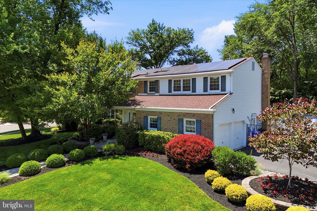 401 COUNTRY CLUB DRIVE