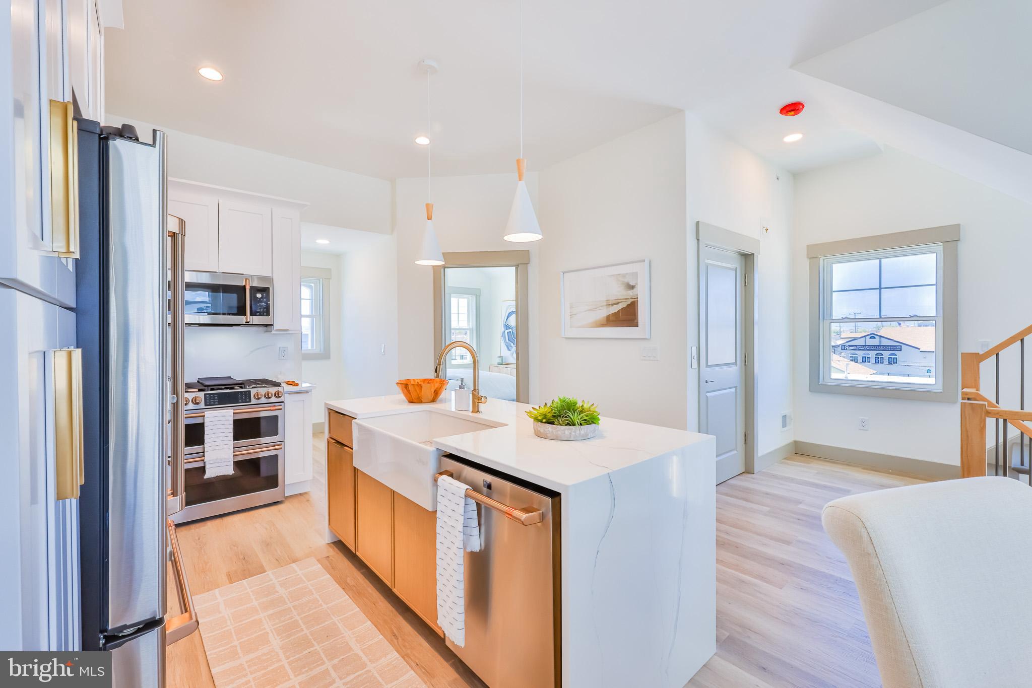 1210 Long Beach #A