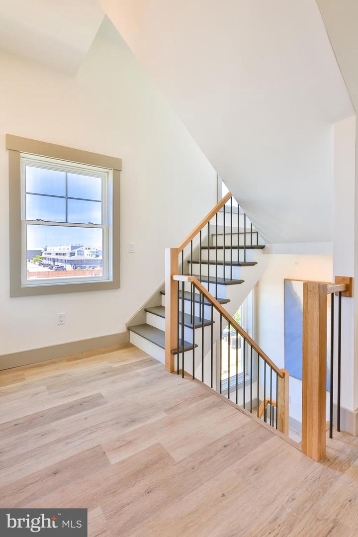 1210 Long Beach #B