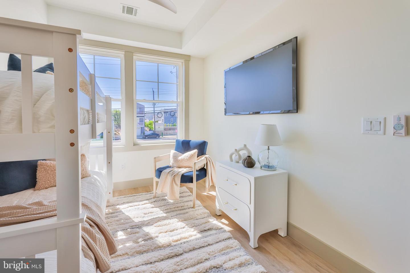 1210 Long Beach #B
