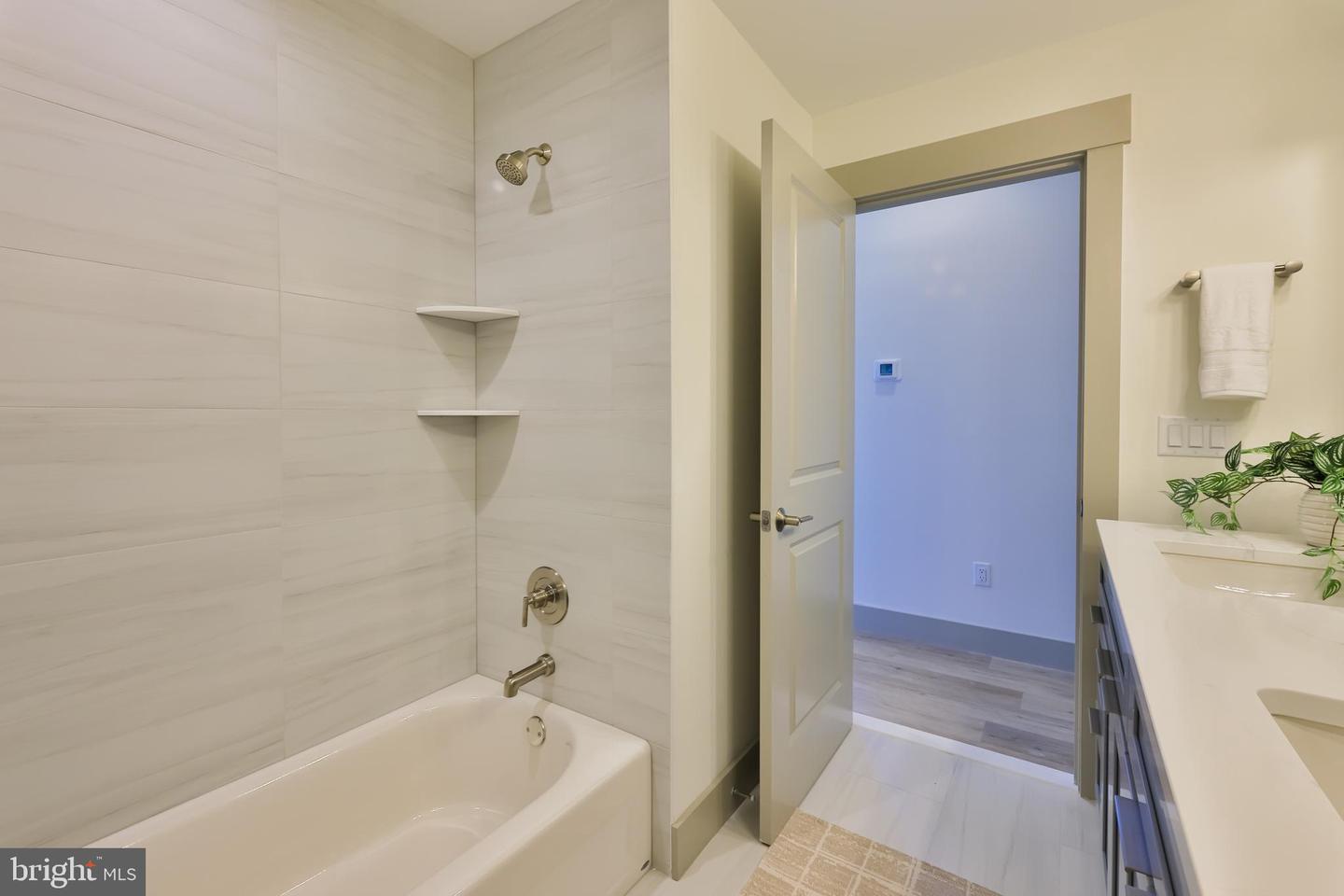 1210 Long Beach #B