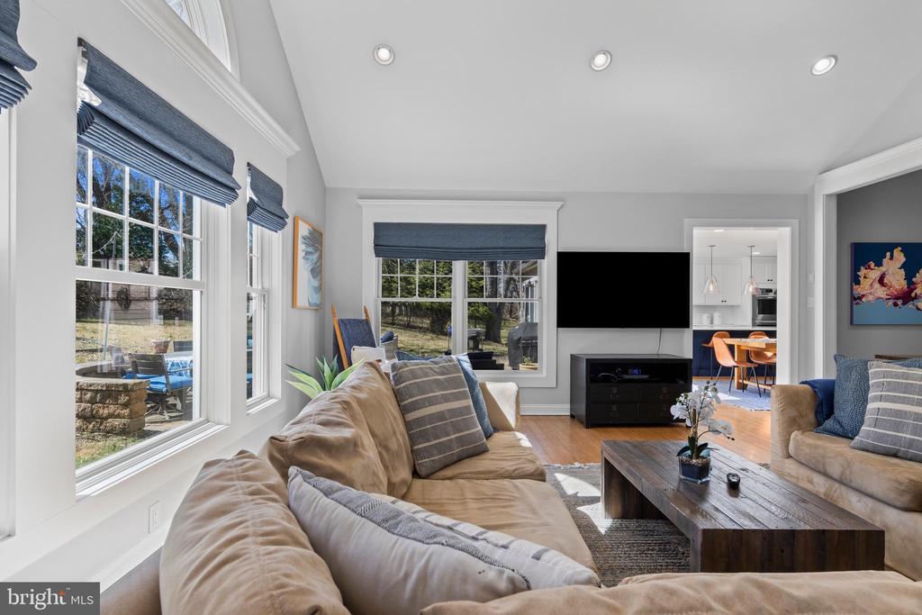 746 WESTWIND DRIVE