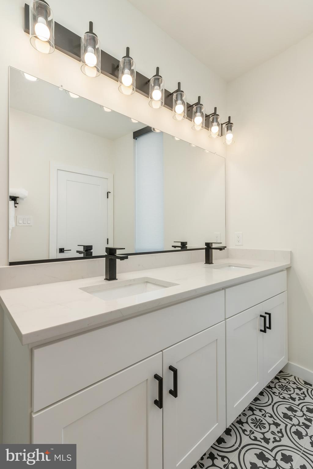 715-17 E Passyunk Ave