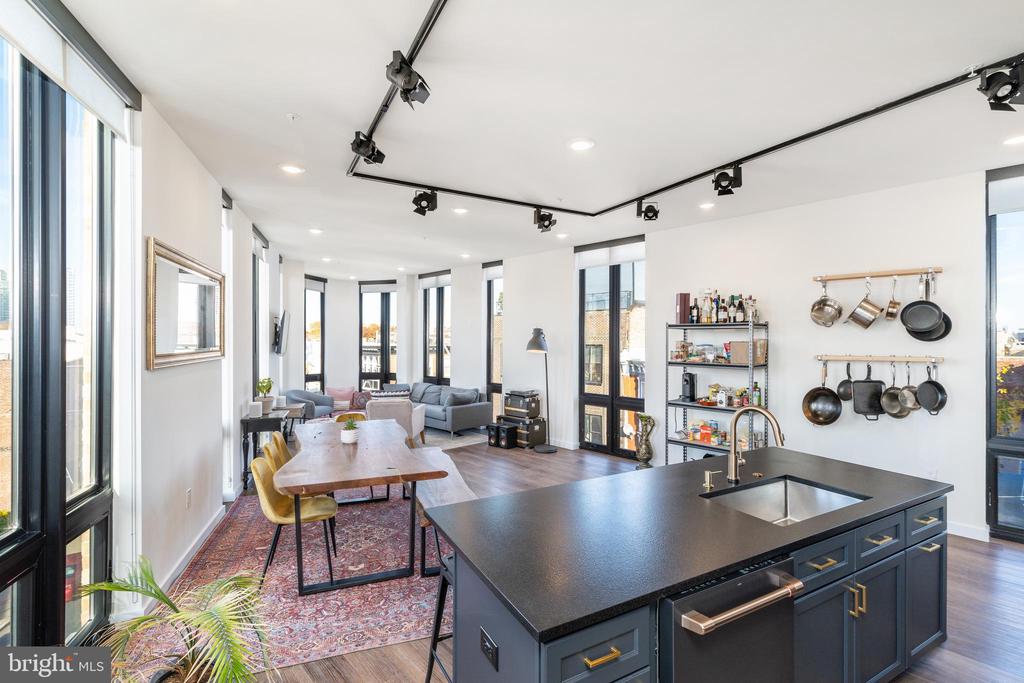 715-17 E Passyunk Ave