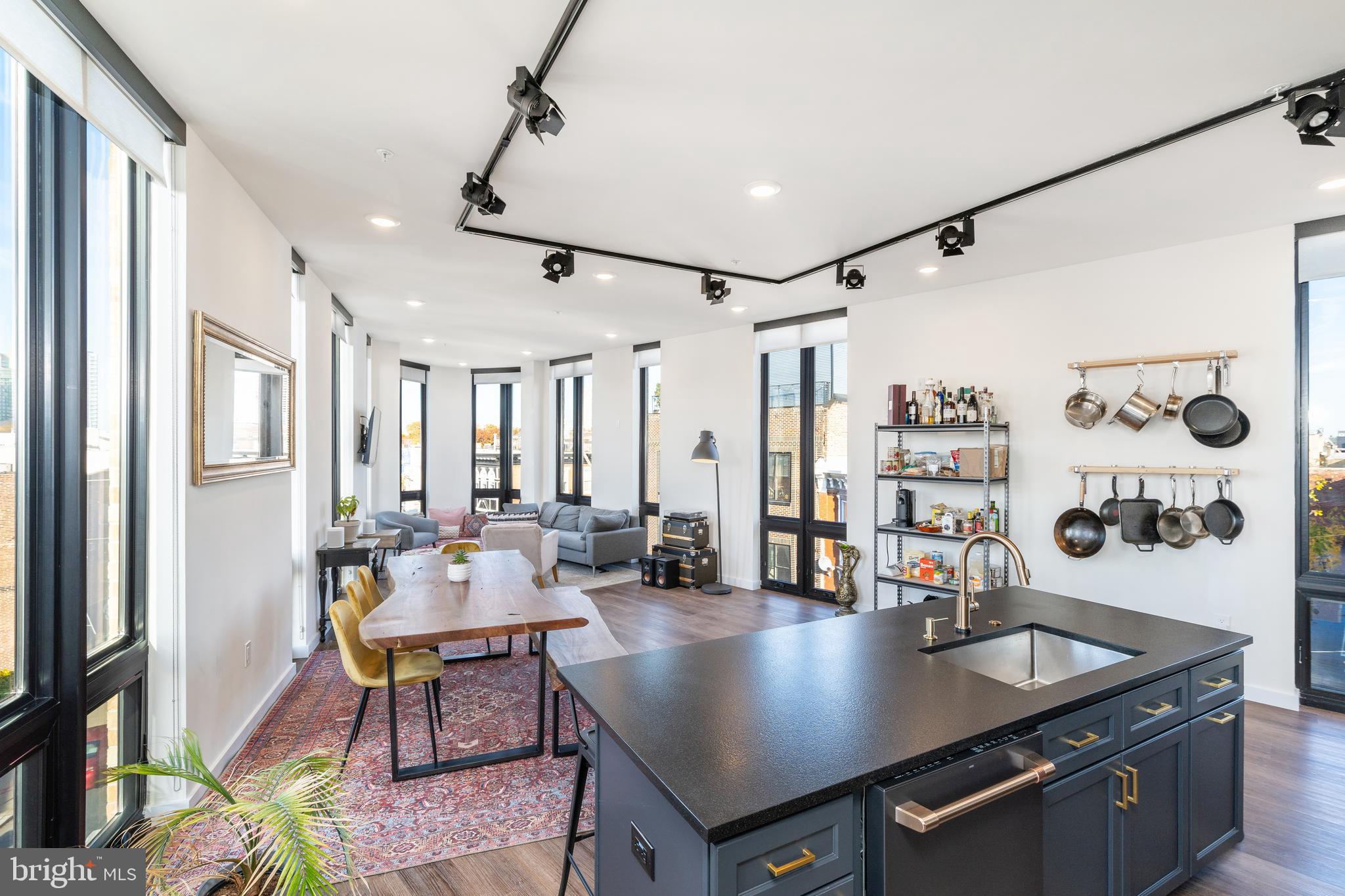 715-17 E Passyunk Ave