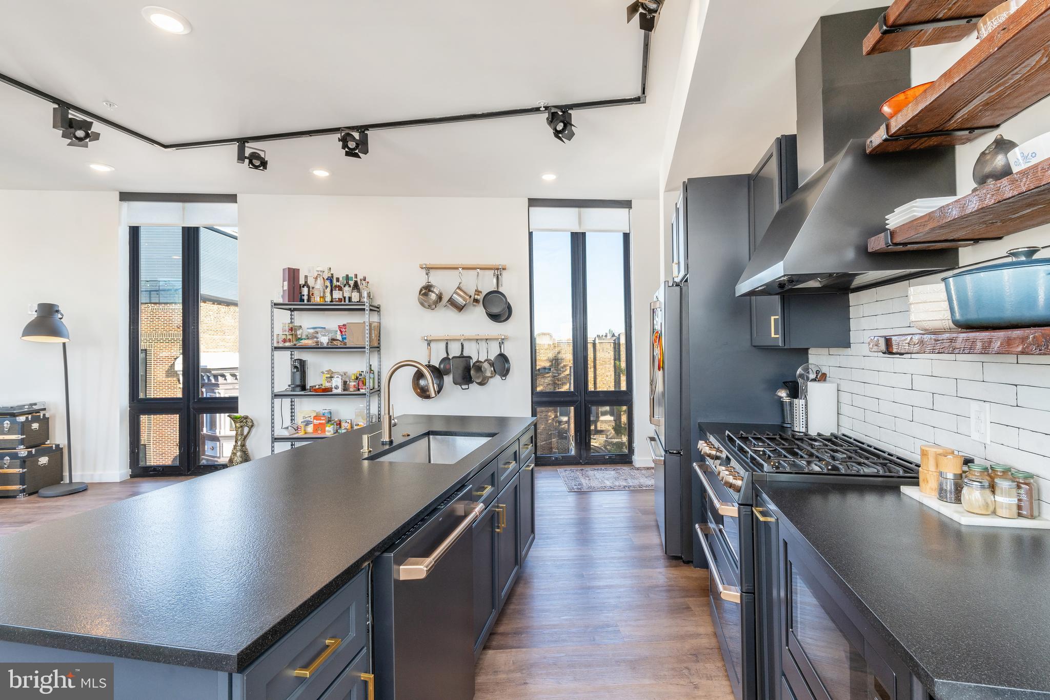 715-17 E Passyunk Ave