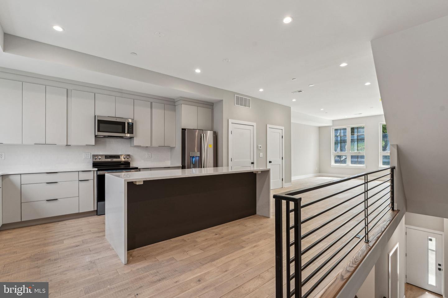 334 Carson St
