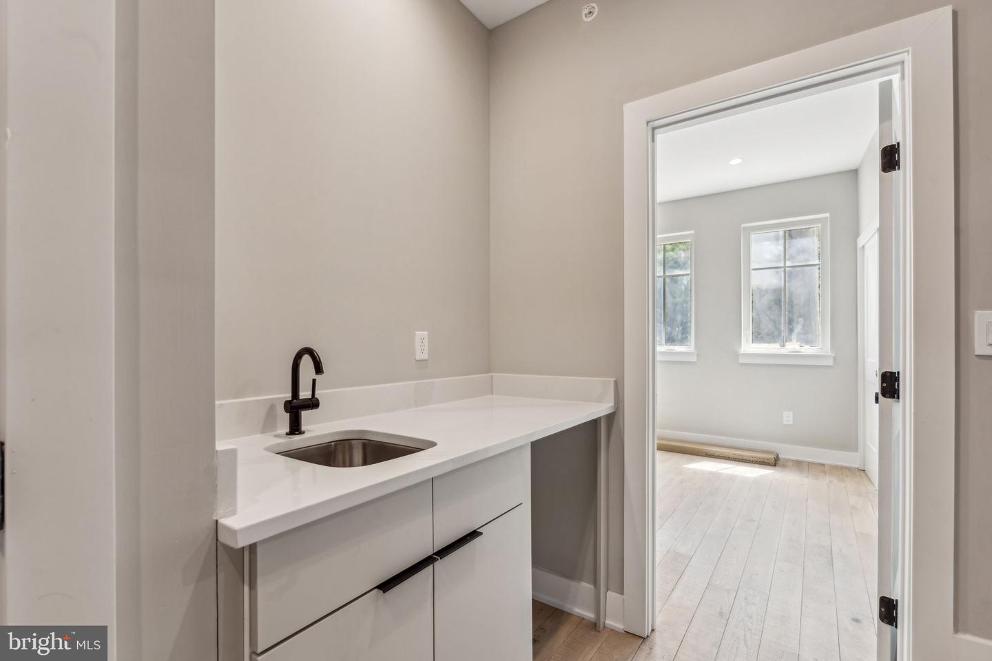334 Carson St