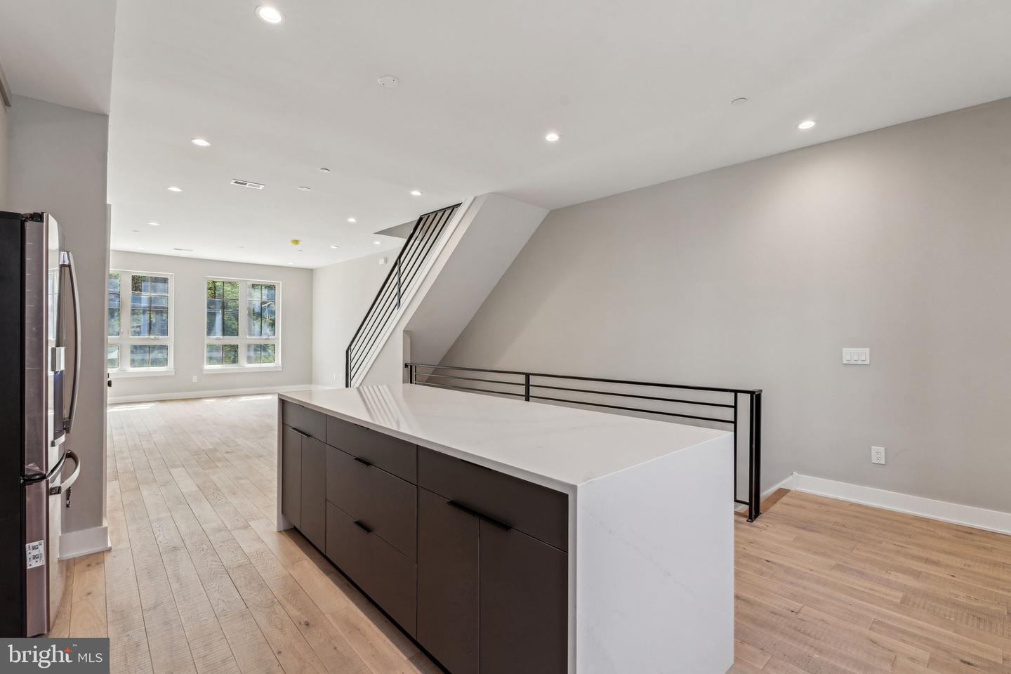 334 Carson St
