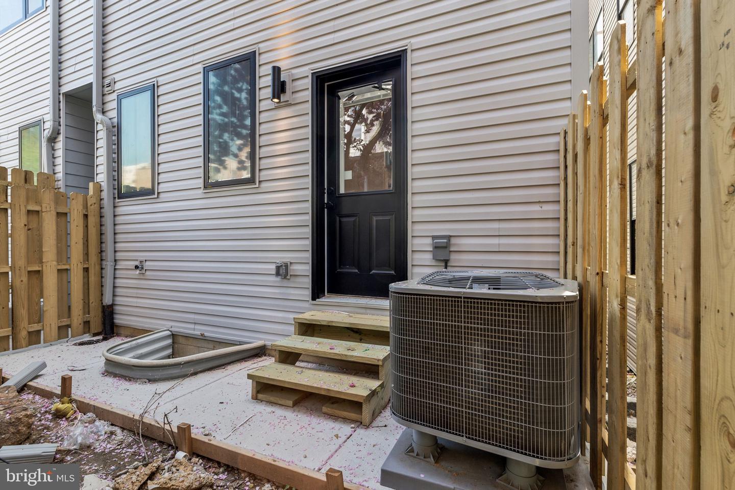 334 Carson St