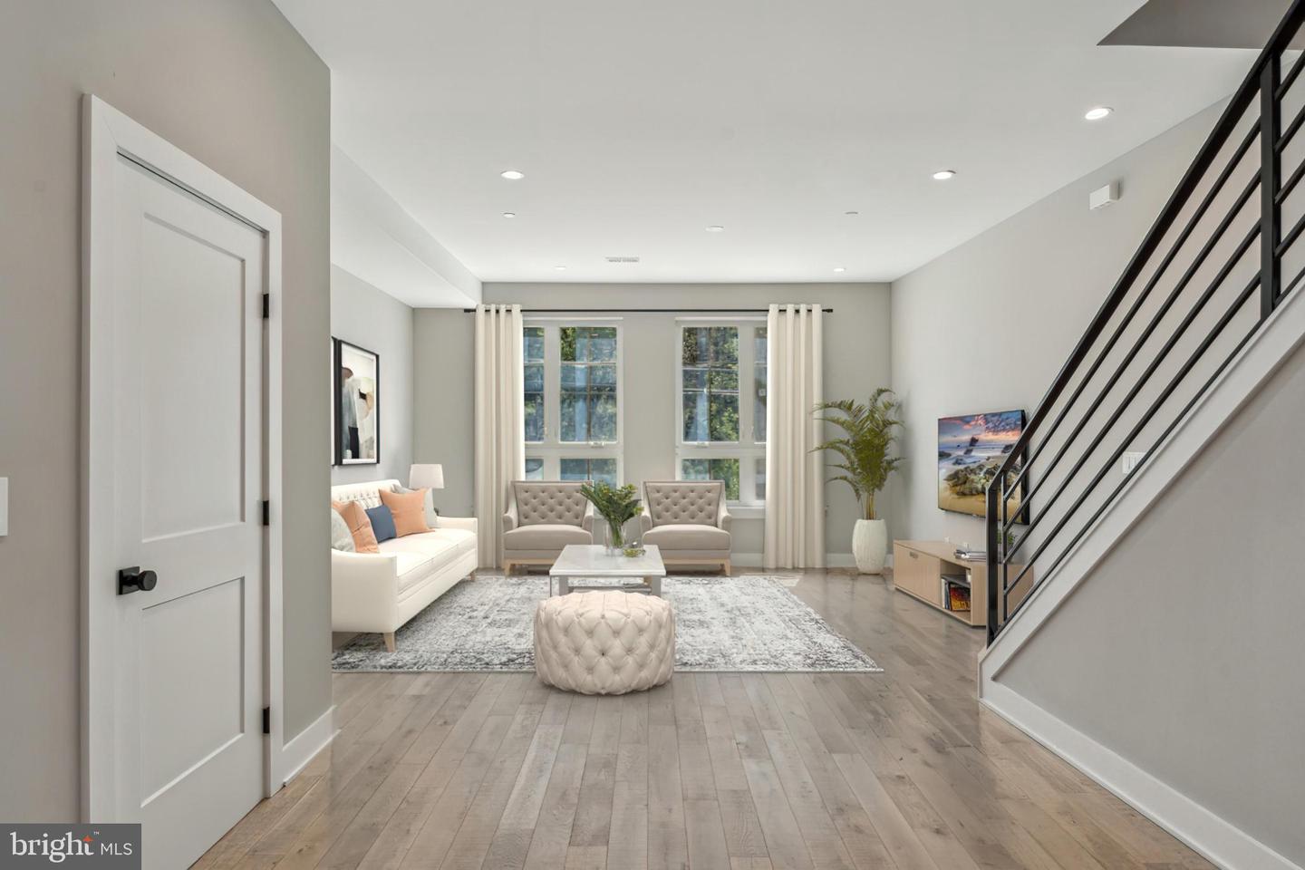 334 Carson St