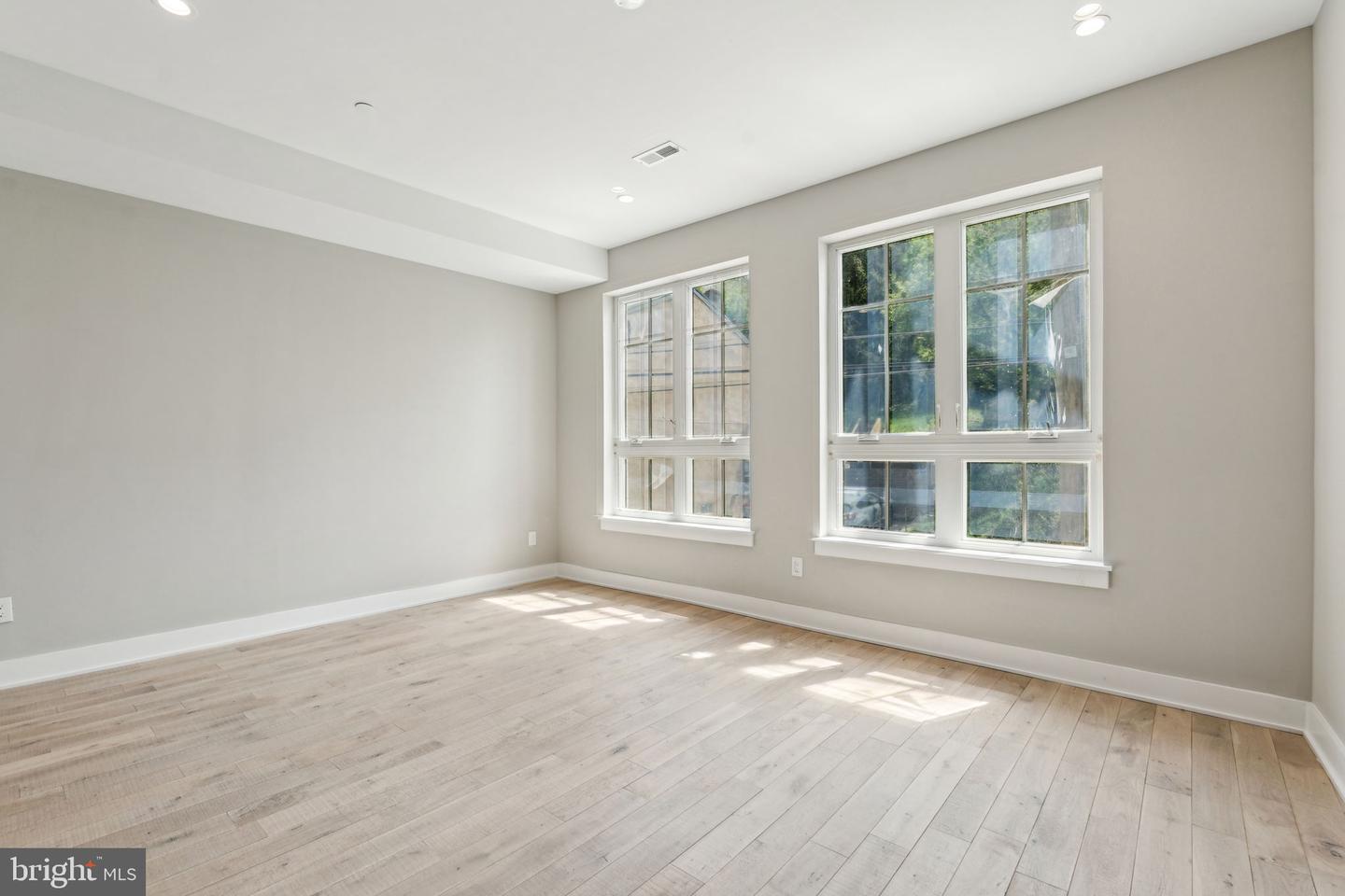 334 Carson St