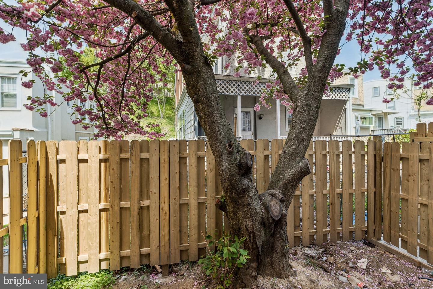 334 Carson St