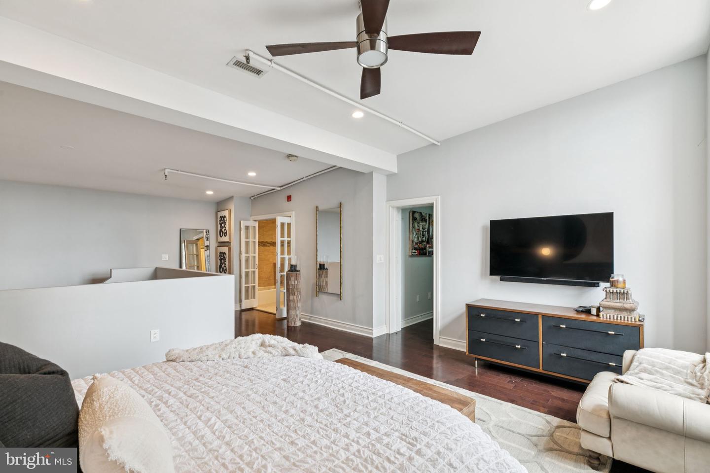 121--35 Walnut St #404
