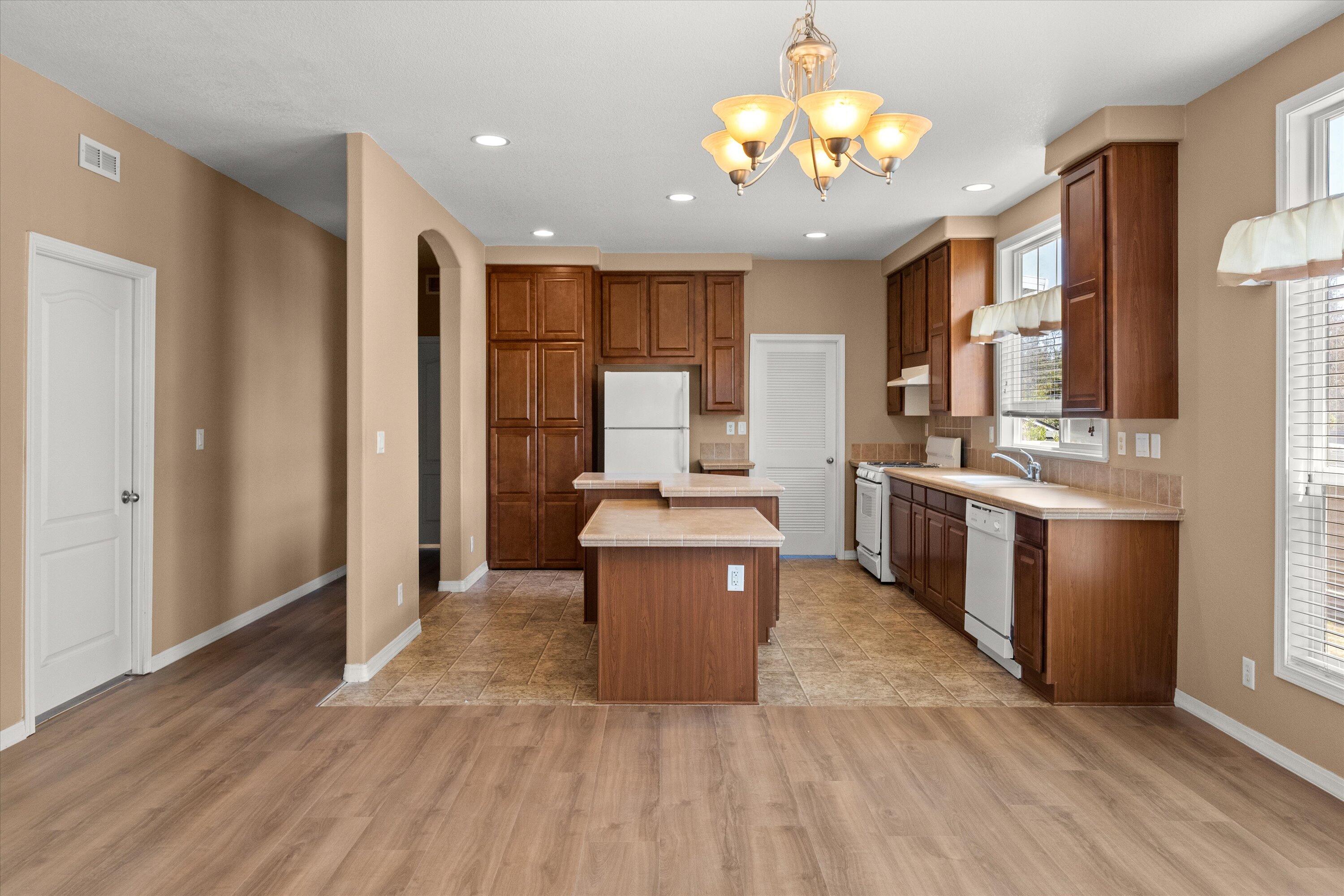 30 Winchester Canyon Road, 44