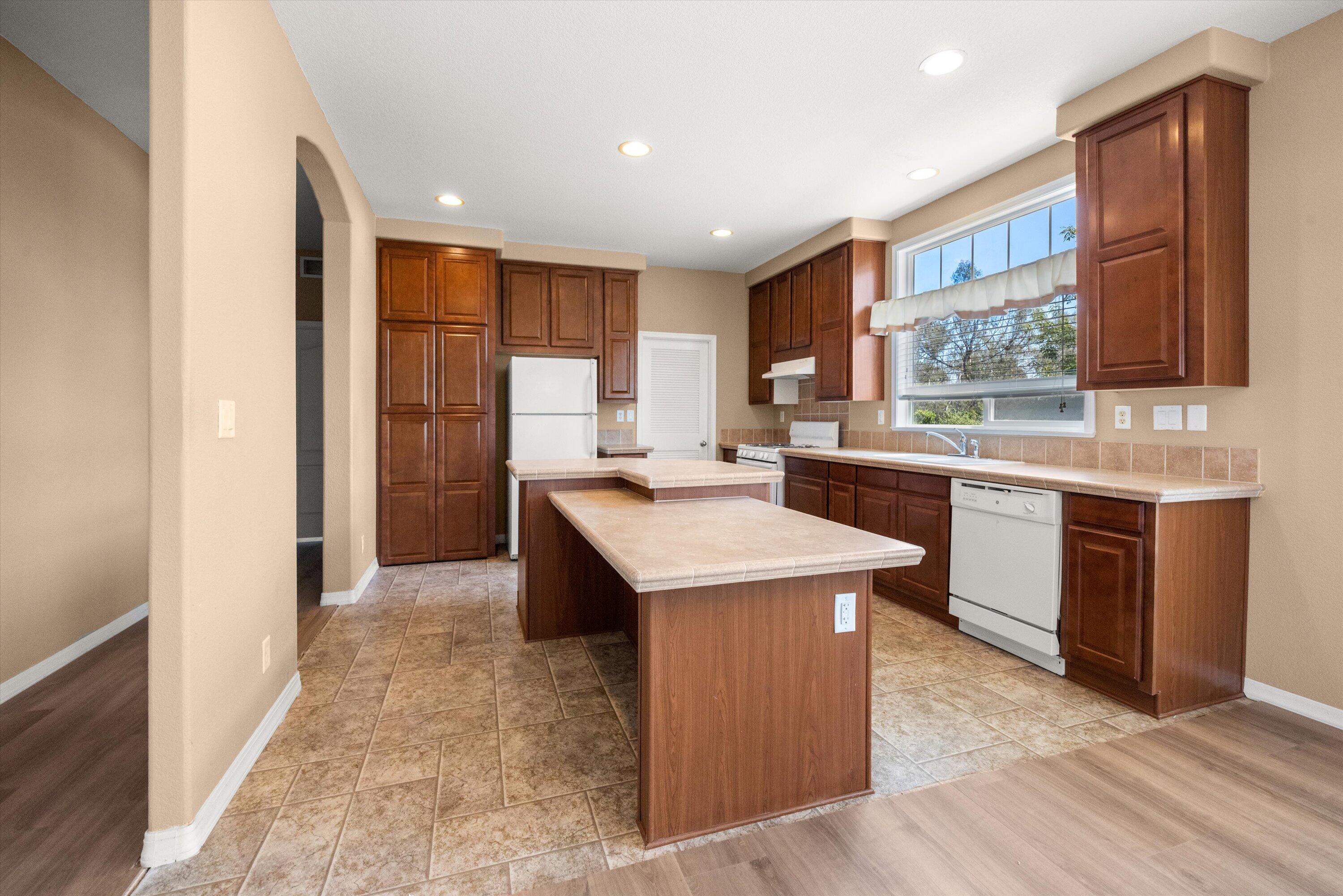 30 Winchester Canyon Road, 44