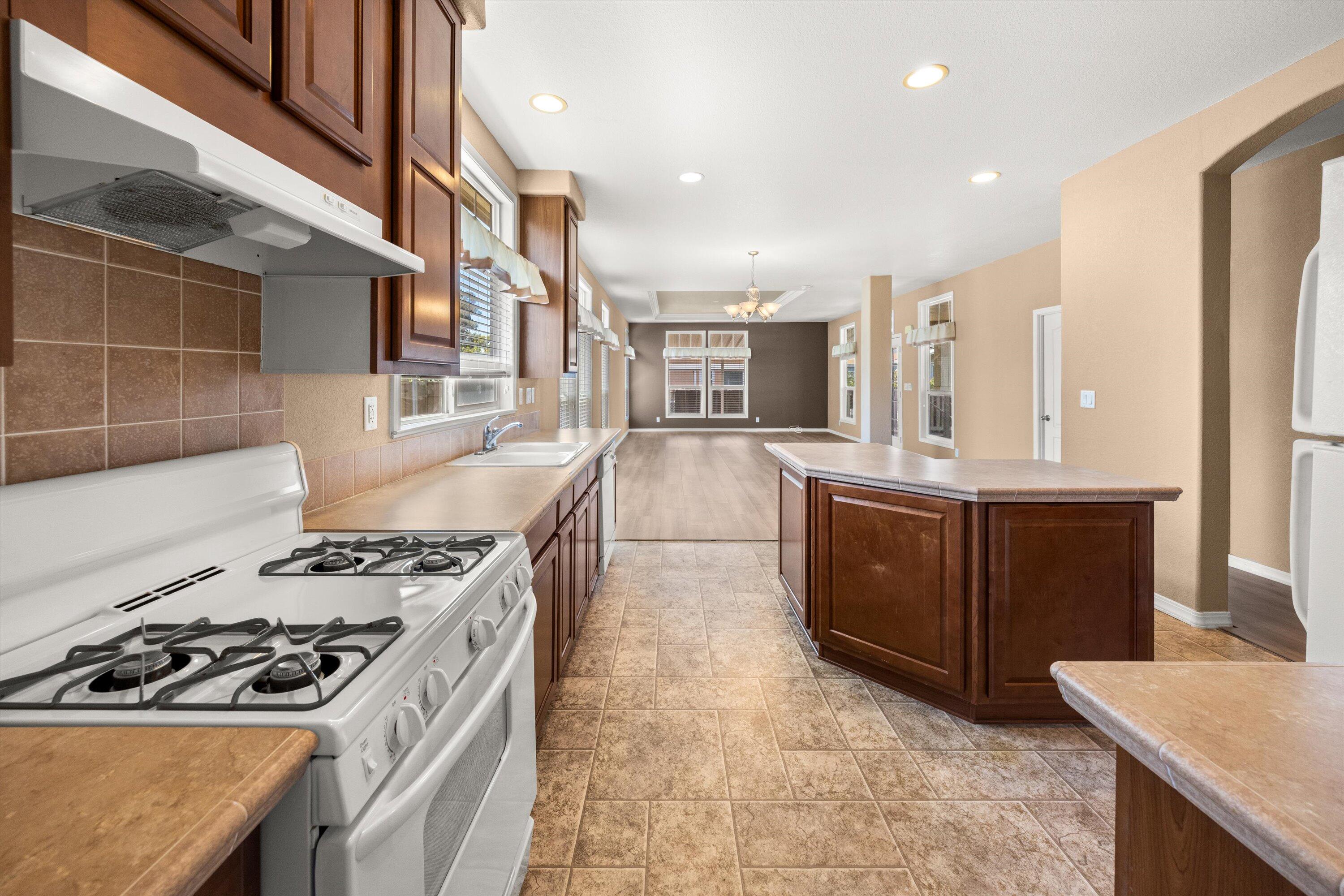 30 Winchester Canyon Road, 44