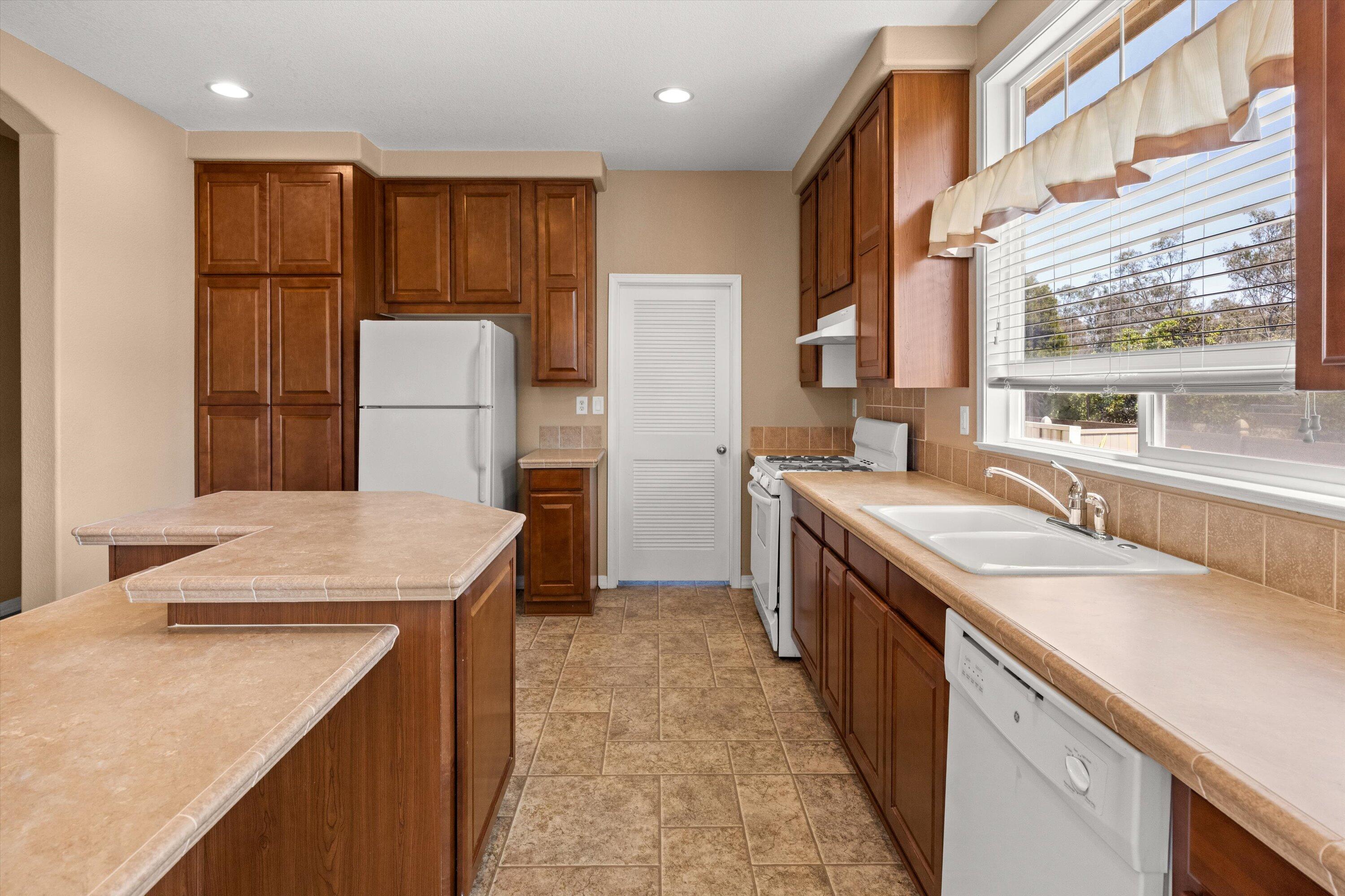 30 Winchester Canyon Road, 44