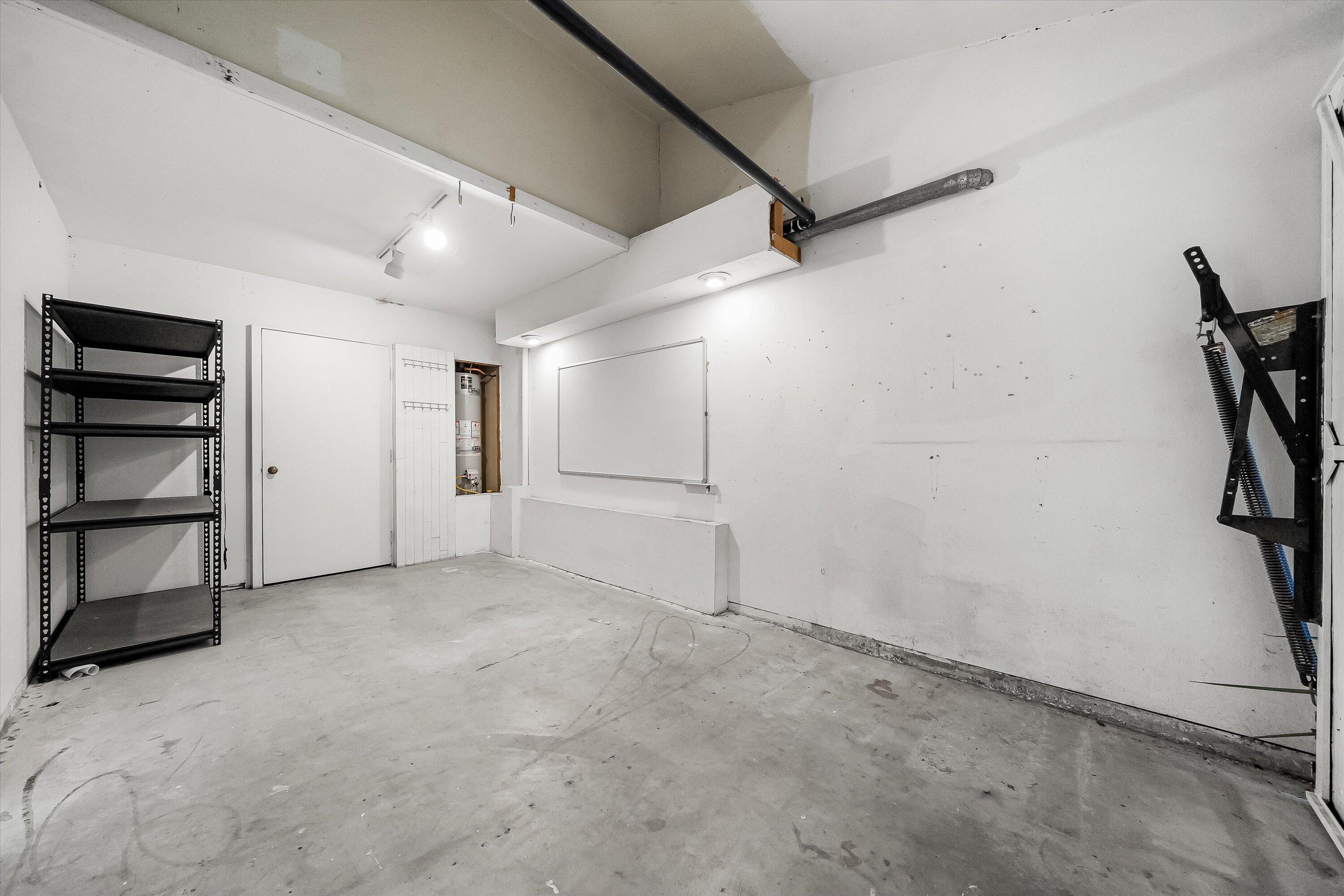 522 W Victoria Street, B