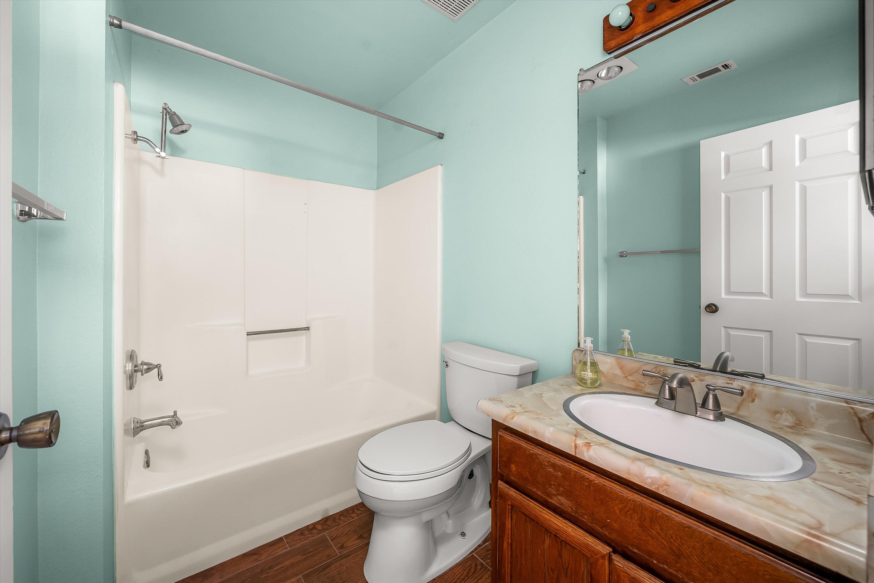 522 W Victoria Street, B