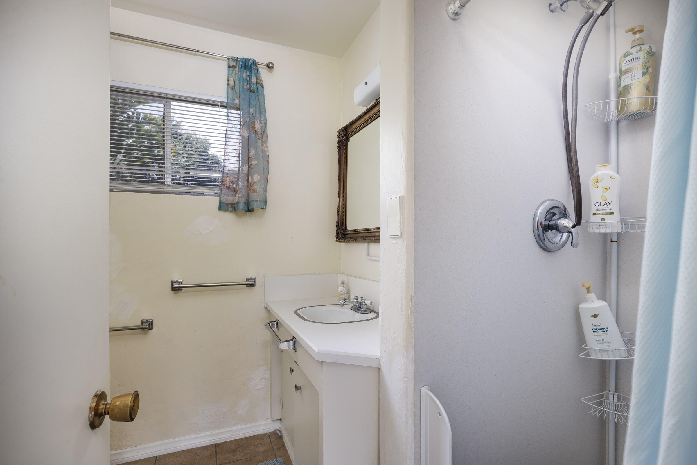 5256 James Road