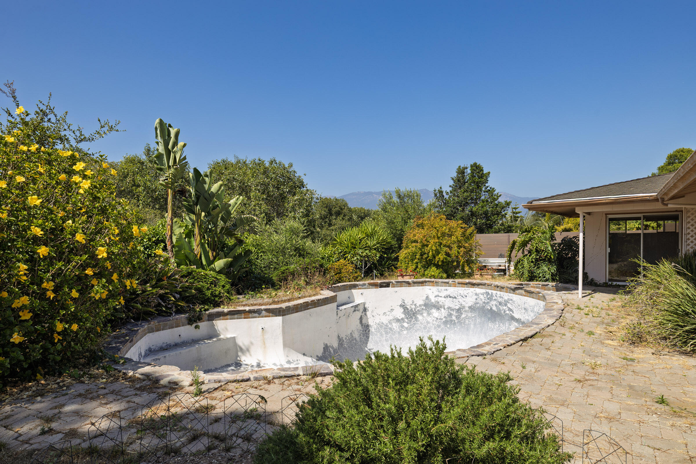 5256 James Road