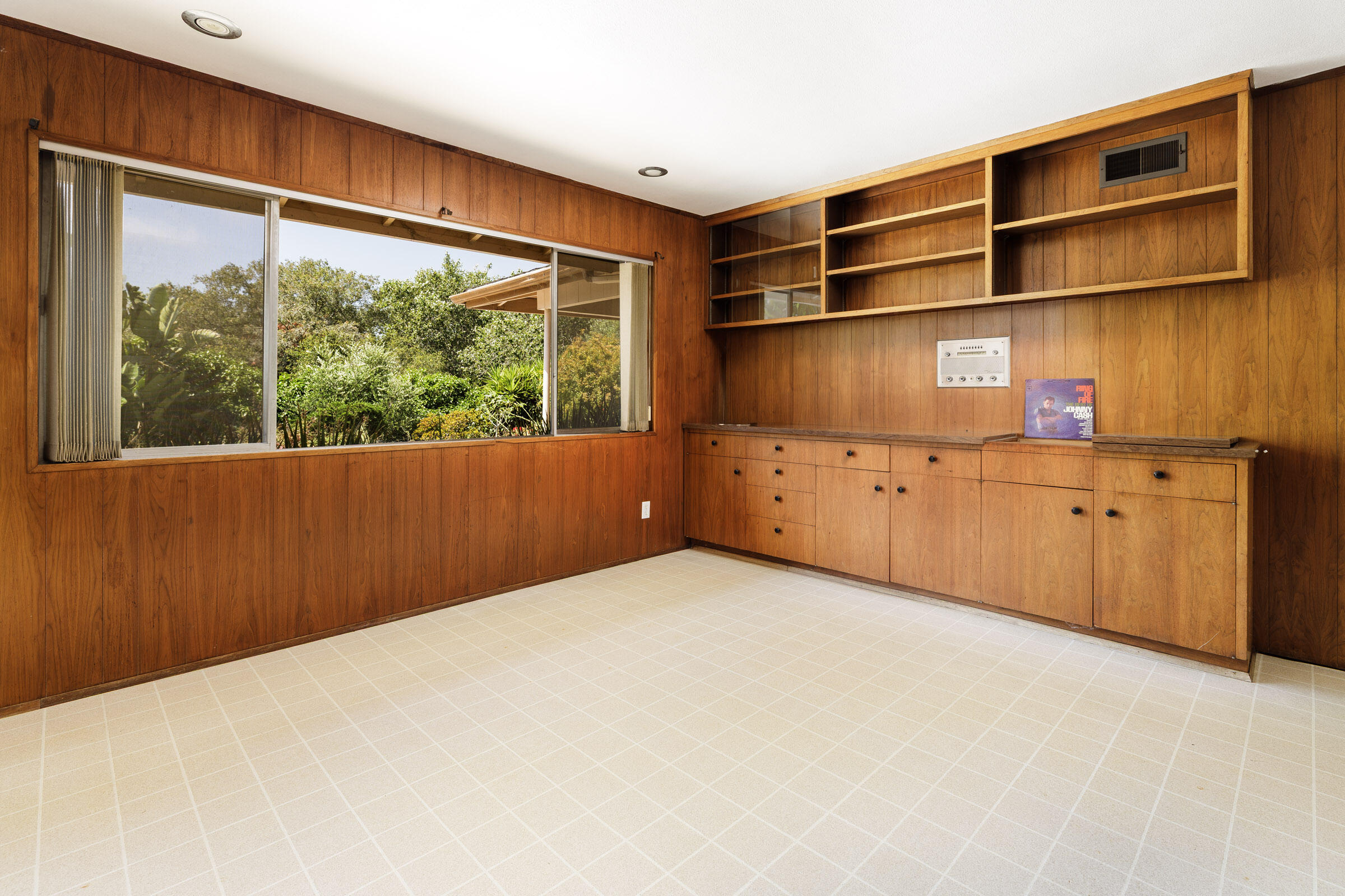 5256 James Road