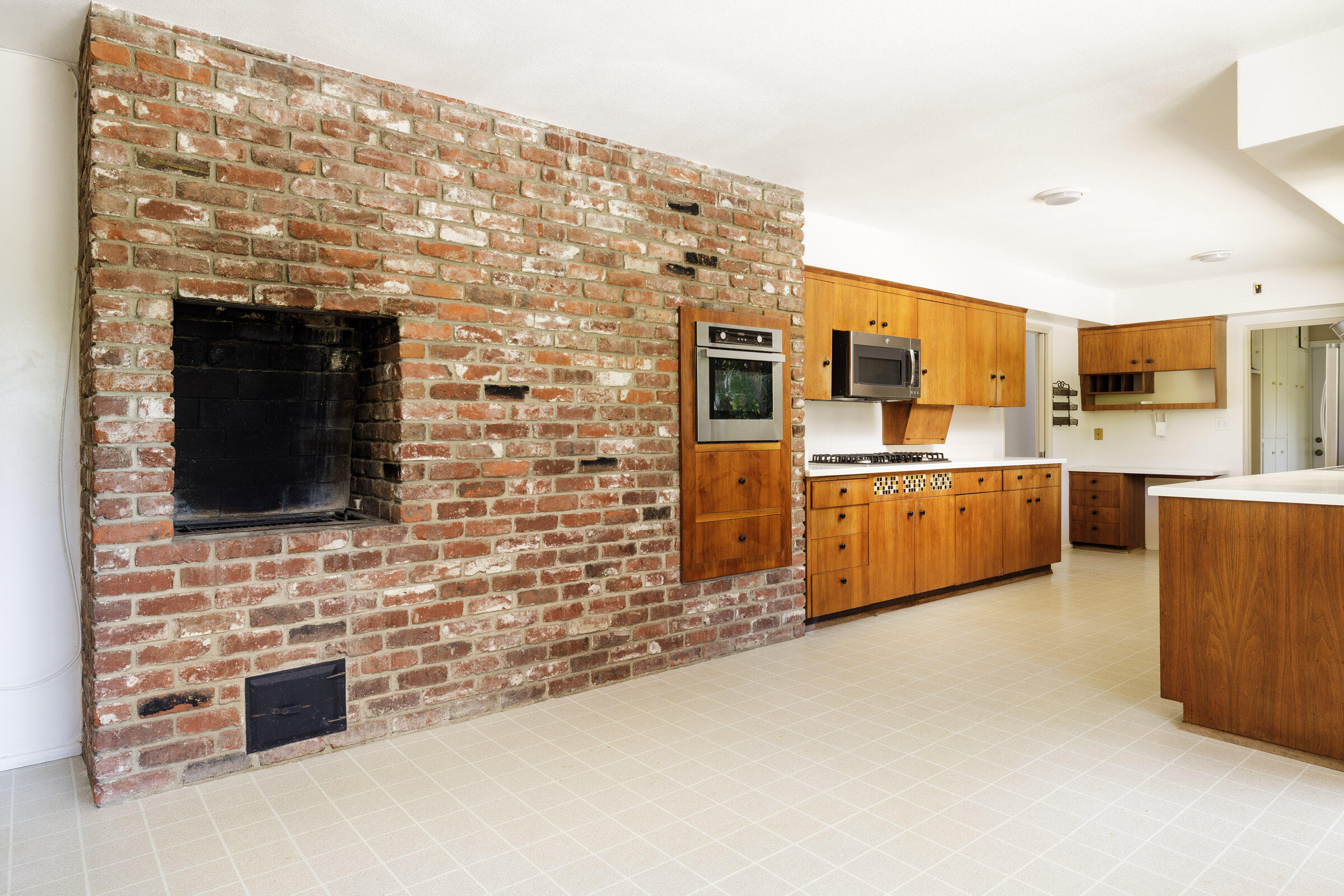 5256 James Road