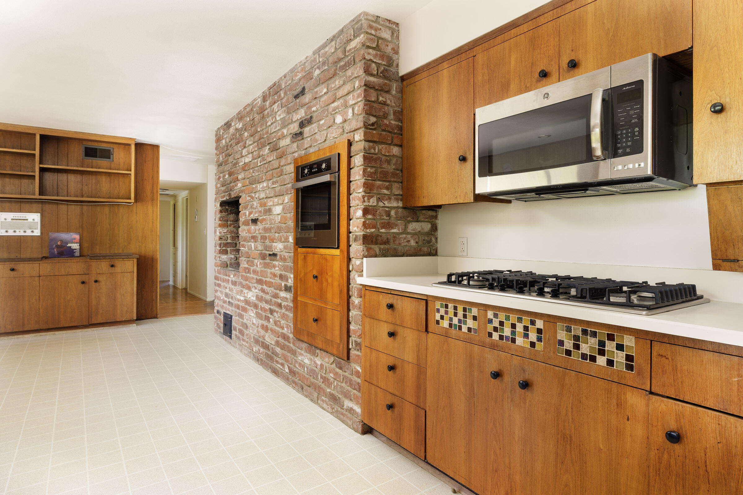 5256 James Road