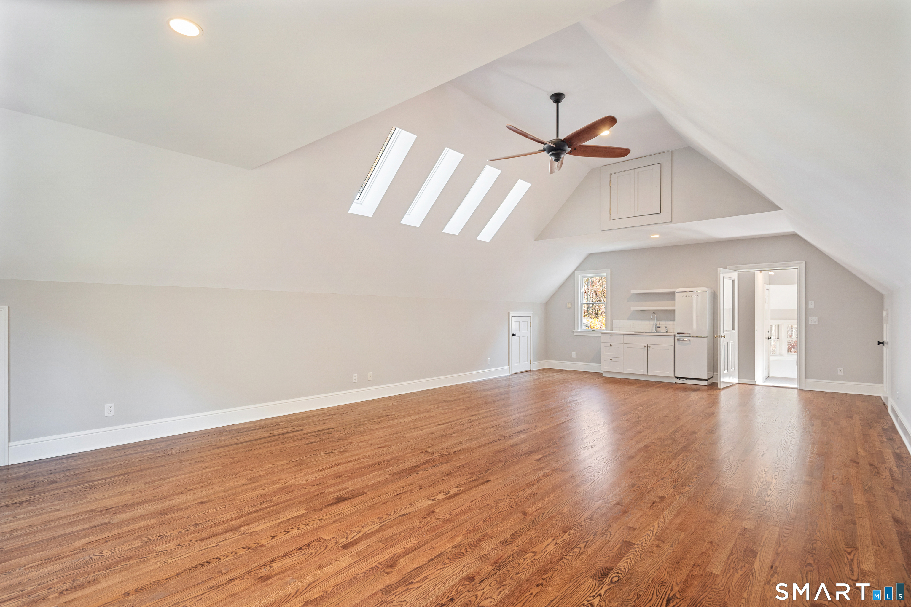 10 Woodhill Road