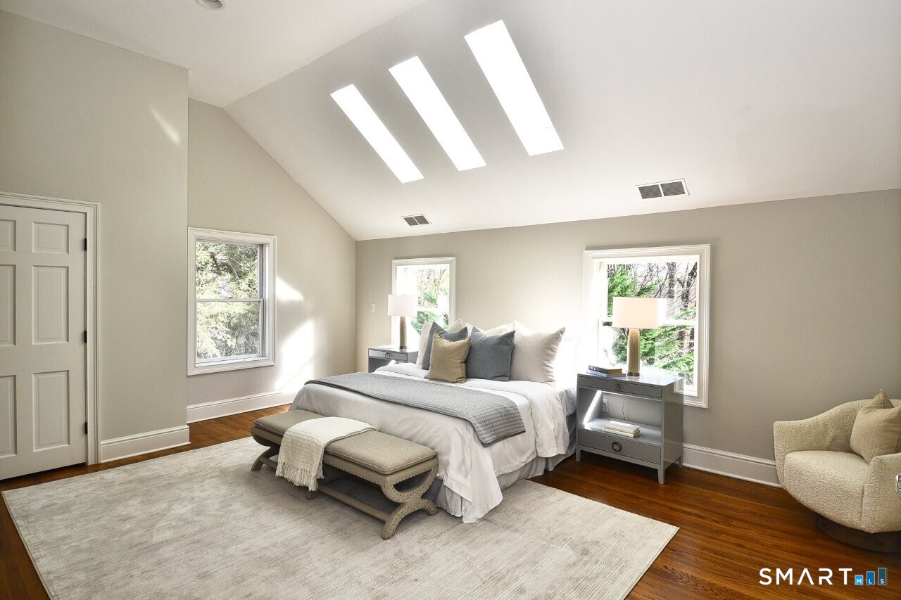 10 Woodhill Road