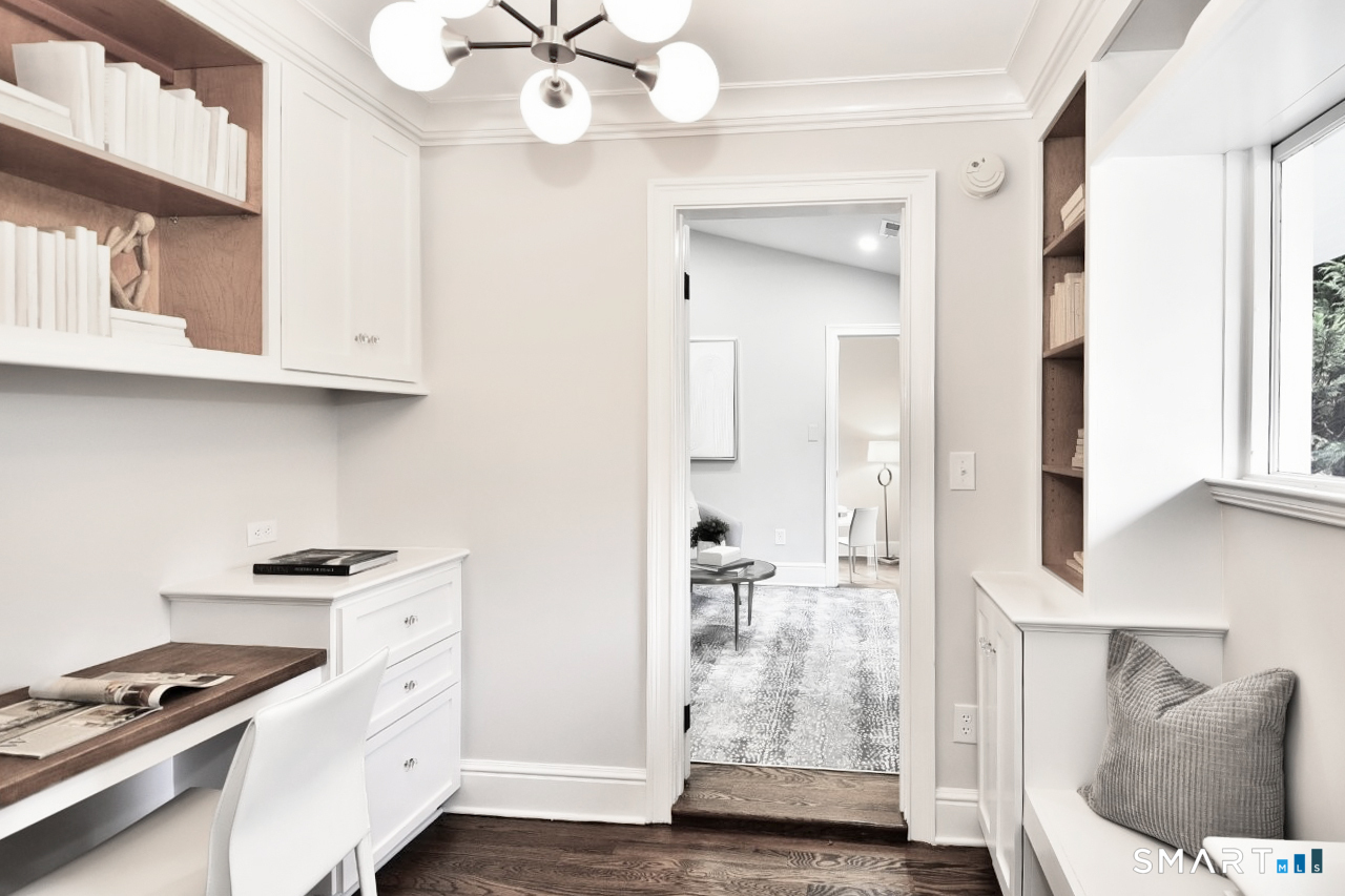 10 Woodhill Road