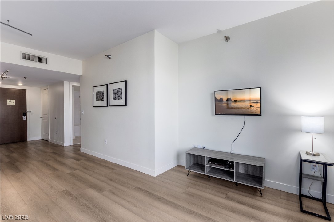 29 MONTELAGO BL Boulevard 215