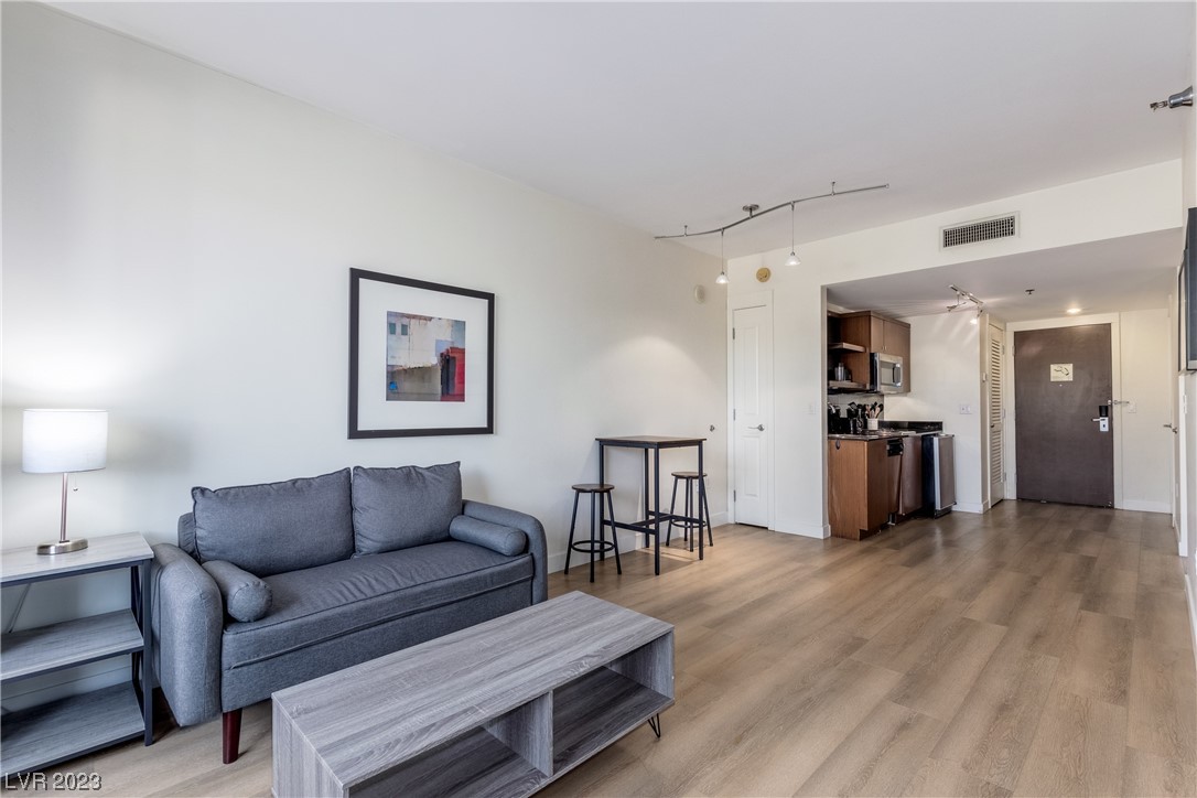 29 MONTELAGO BL Boulevard 215