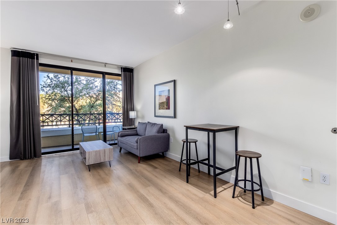 29 MONTELAGO BL Boulevard 215