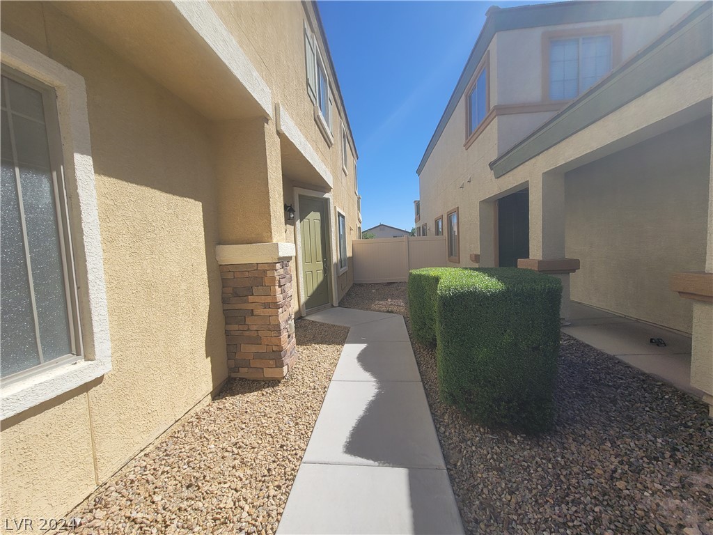 3665 REMINGTON GROVE Avenue .