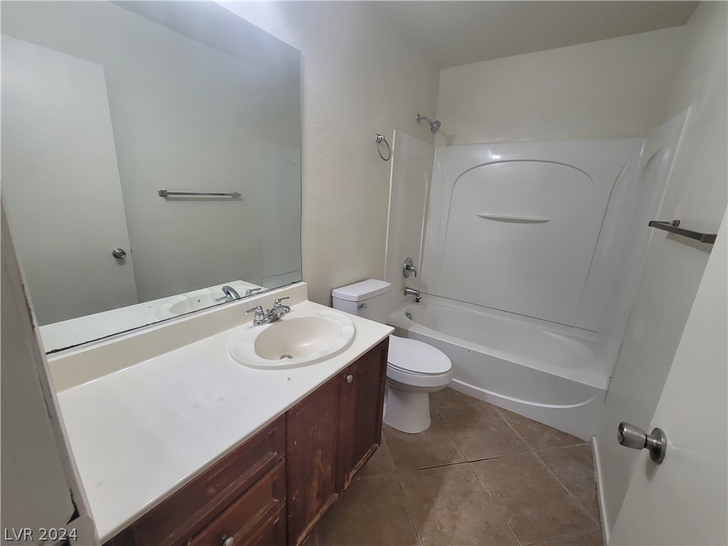 3665 REMINGTON GROVE Avenue .